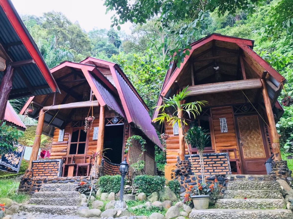 Lucky Bamboo'Bungalows-Resto And Orangutan Jungle Trekking Tours Bukit Lawang Exterior foto