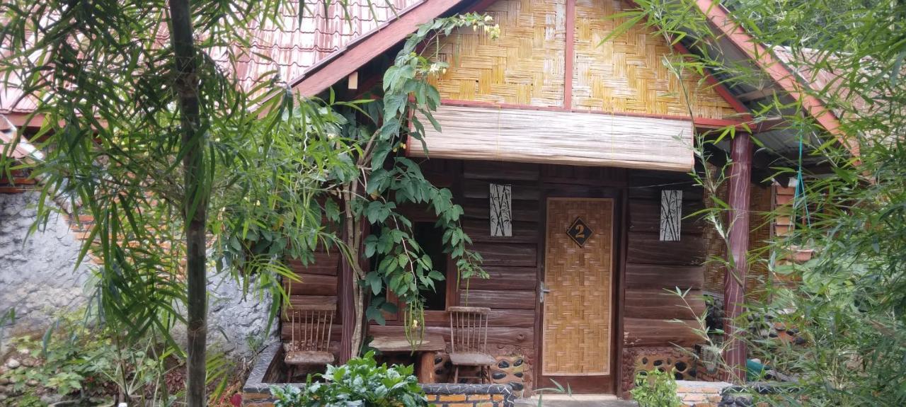 Lucky Bamboo'Bungalows-Resto And Orangutan Jungle Trekking Tours Bukit Lawang Exterior foto