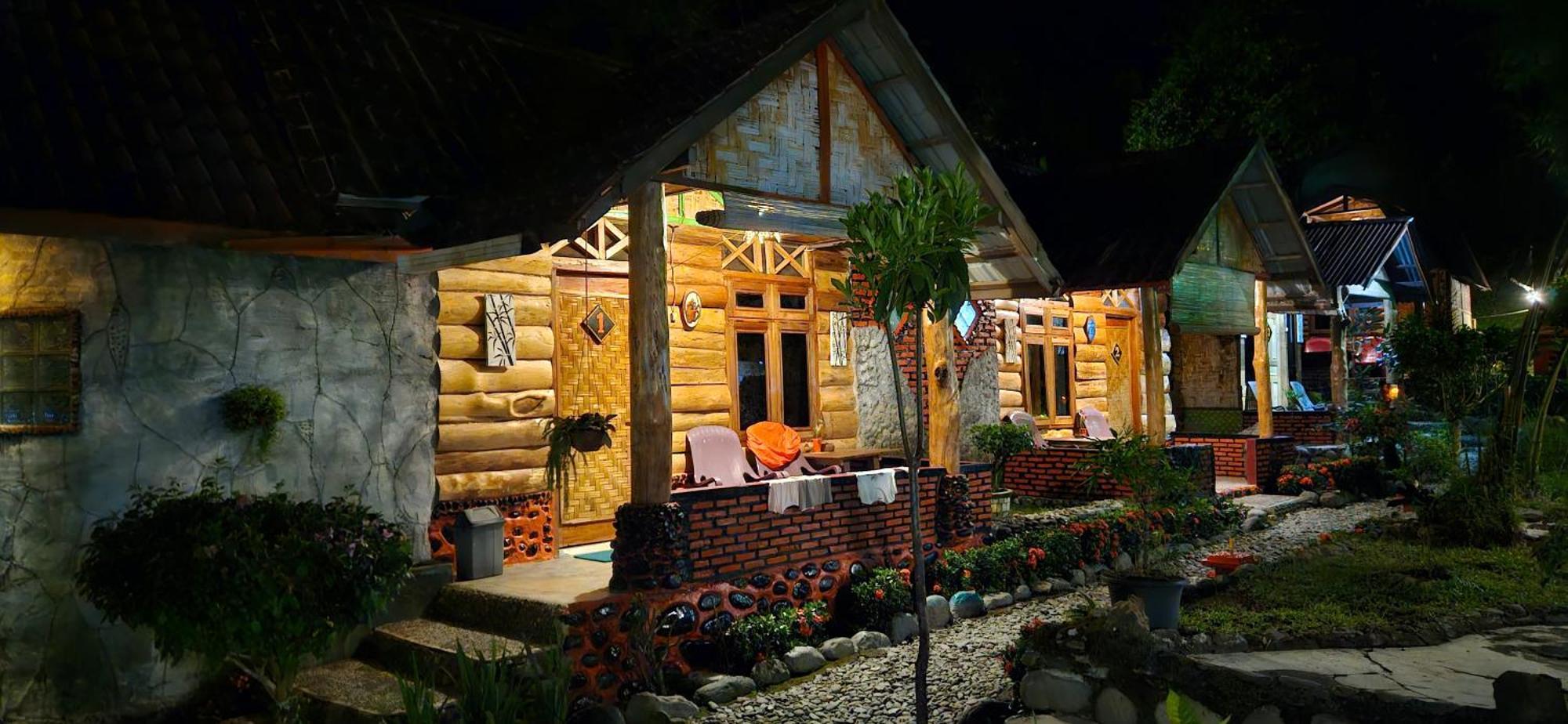 Lucky Bamboo'Bungalows-Resto And Orangutan Jungle Trekking Tours Bukit Lawang Exterior foto